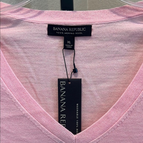 Banana Republic Soft Pink Knit sweater - Picture 2 of 4